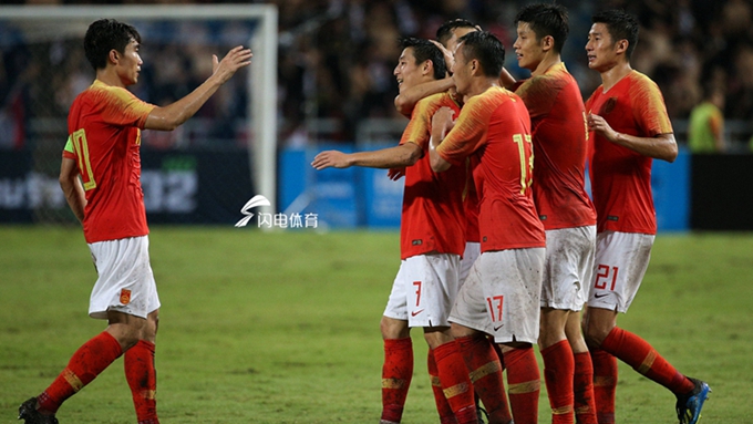 武磊梅开二度 中国男足2-0泰国队取得两连胜