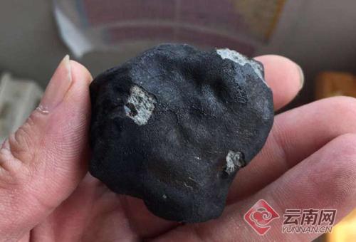 云南景洪疑似陨石坠落事件追踪：有村民称找到陨石