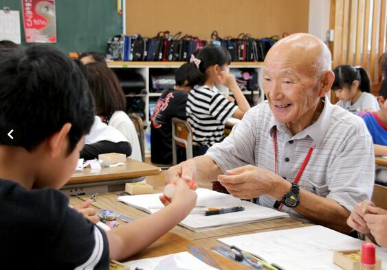 日本93岁老人上小学 曾与妻子参加马拉松创吉尼斯世界纪录