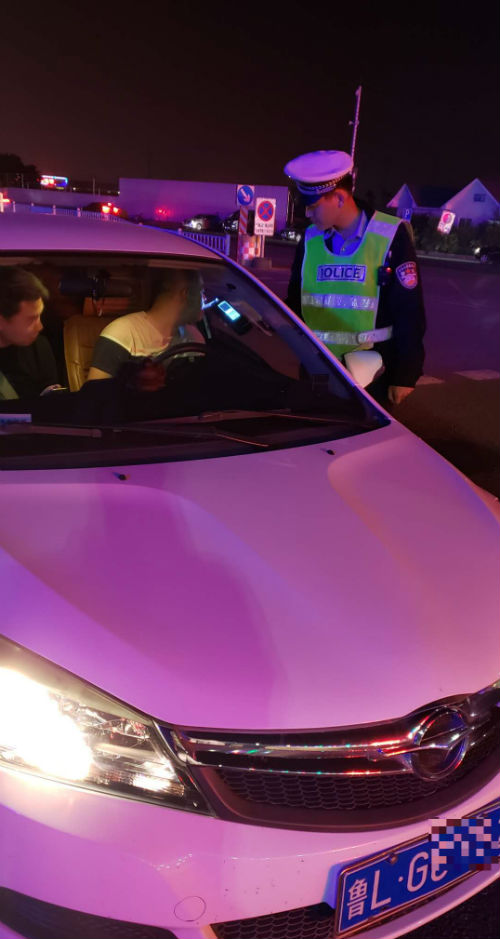 日照高速交警支队开展酒驾醉驾毒驾周末夜查统