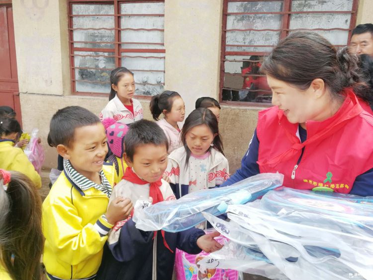 德州绿丝带志愿者收到四川贫困儿童来信表感谢