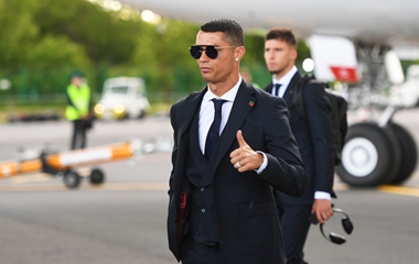 2018俄罗斯世界杯前瞻：葡萄牙队抵达莫斯科 C罗戴墨镜总裁范十足 