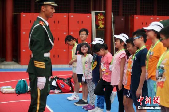香港教育局：“变中求稳”应对小学生人数升降