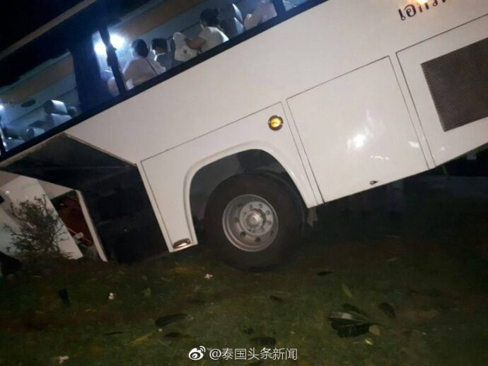 泰媒：中国游客大巴车在泰发生交通事故 所幸无人员受伤