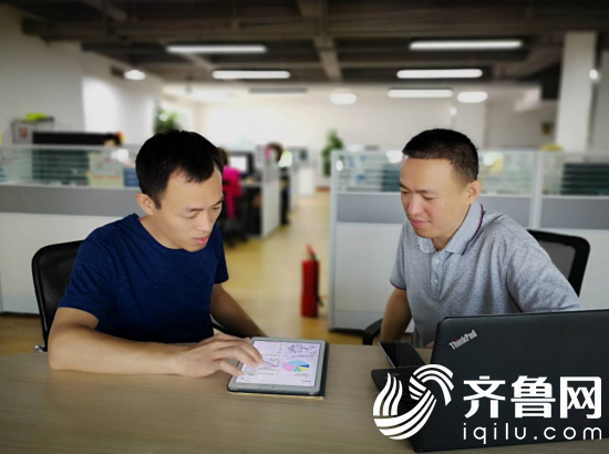 备好孕项目负责人杨涛（左）与资深互联网医疗特约评论人朱强（右）