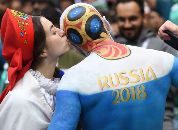 俄议员鼓励女性与外国球迷恋爱：爱情故事越多越好