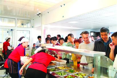 青岛高标准建社区助老食堂 困难老人每餐只需2至4元