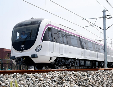 60秒丨济南首列地铁车驶上R1线高架段区间完成“热滑”