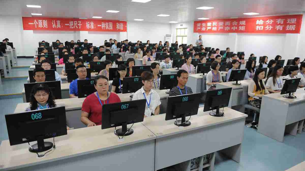济南中考阅卷现场开放 609名老师评阅53万余份试卷