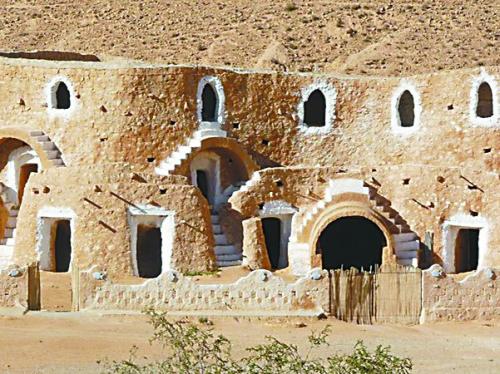 在突尼斯体验“洞中人”生活 该建筑被称为“外星人棋子”