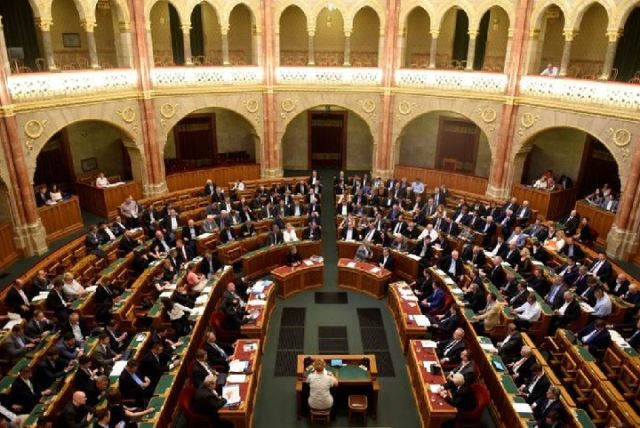 遏制移民潮 匈牙利国会通过一揽子法案