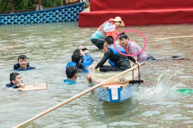 20年没游过泳，这位56岁的浙大教授突然跳进了西溪…