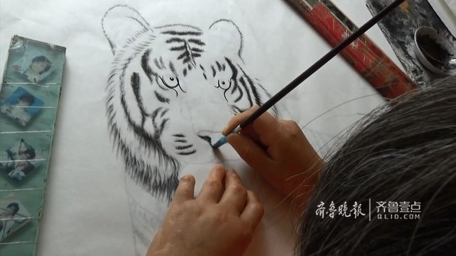 苦练十年！菏泽49岁残疾女子靠画老虎支撑起一个家