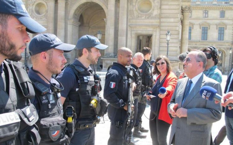巴黎警方实施保护游客计划 全力保障旅游旺季