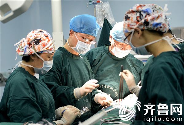 滨州医学院烟台附属医院脊柱外科成功切除上颈椎椎管巨大肿瘤
