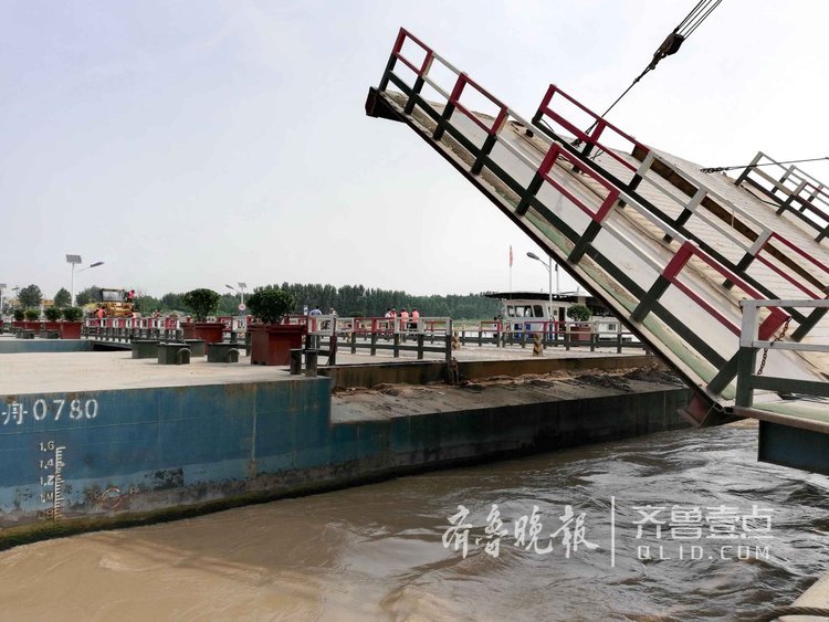 济南黄河浮桥拆除，准备迎接上游大水
