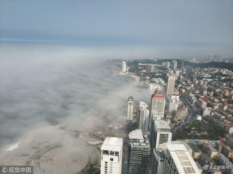 烟台：雾从海上来 滨海广场似仙境