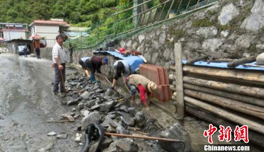 四川九龙县境内突发泥石流灾害 36户182人成功避险