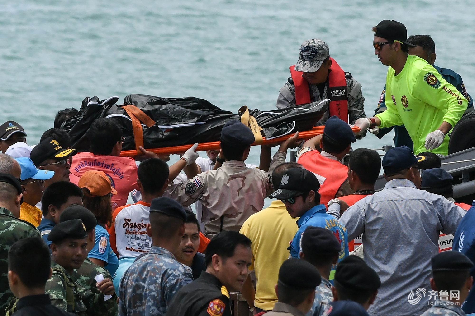 泰国普吉游船倾覆事故 获救中国游客人数上升