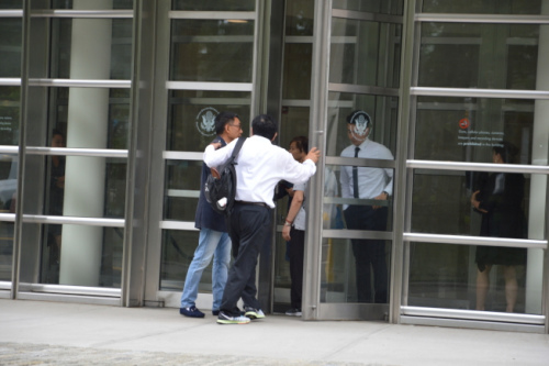 华裔男子涉走私200箱仿冒品 美检方要求重判22年
