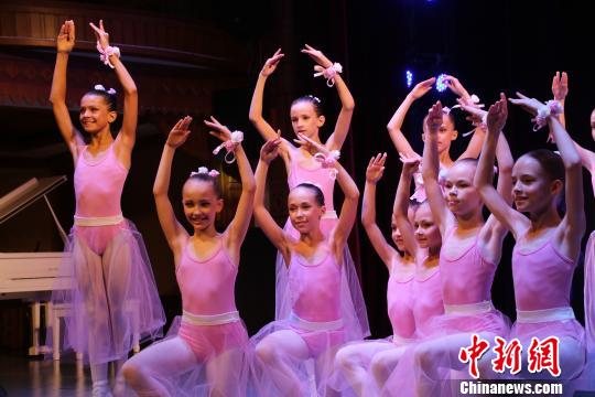 中俄青少年国际汇演同台演绎两国友谊