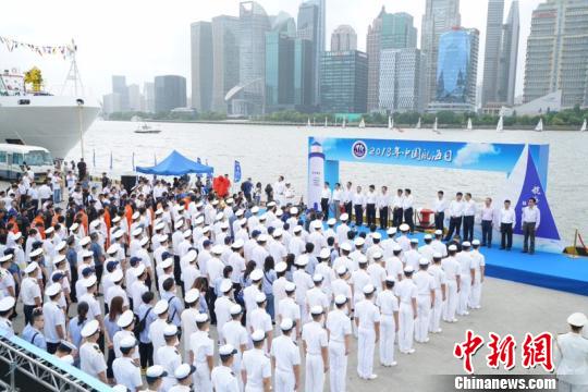 上海：4艘舰船挂满旗鸣汽笛庆祝中国航海日