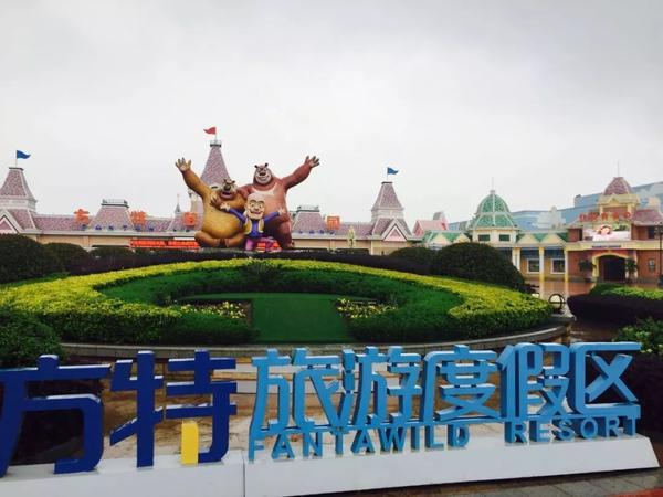 据悉,牡丹区依托七里河河道综合改造,规划建设了集观光旅游、文化产业、康养医疗、湿地保护于一体的文化旅游产业带。 七里河文化旅游带除了规划有方特“熊出没”主题乐园项目外,还有 野生动物欢乐世界、 珍奇博物馆、李昌鸿紫砂壶艺术馆、曹明冉书画院、王洪亮雕塑馆等16个项目。
