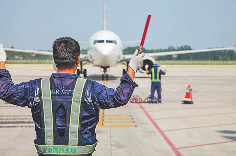 单日发送旅客超5万人次 济南机场今年暑运有点忙