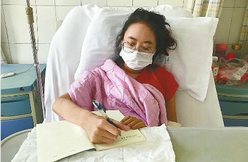 24岁重症“字条女孩”出院回邹城老家 病床上写感谢信