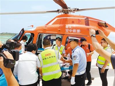 西安救援直升机再起航 帮助榆林一伤者空中转院