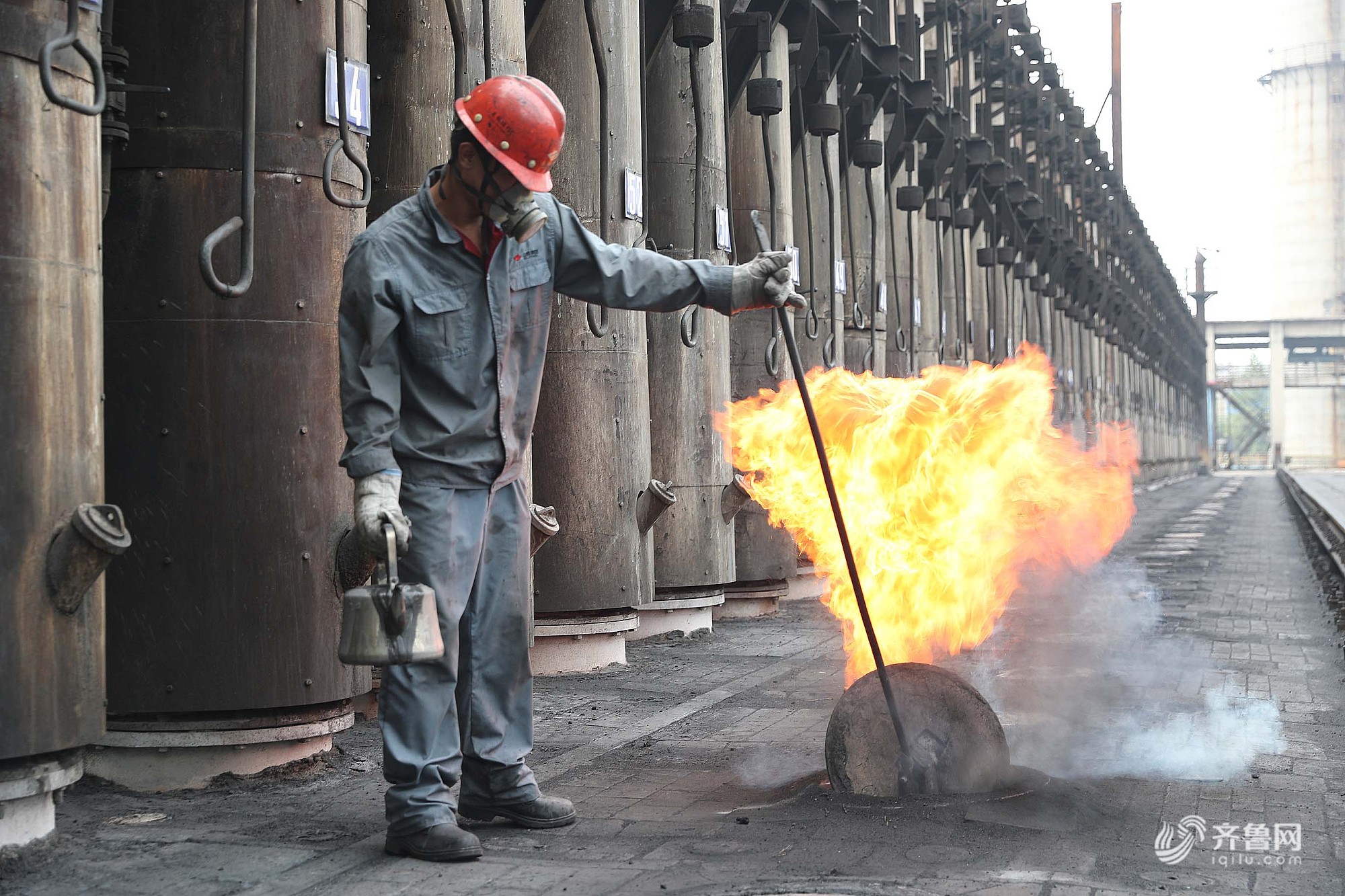 炎值≥35°C | 莱芜：炼钢厂工人高温下的坚守和“烤”验