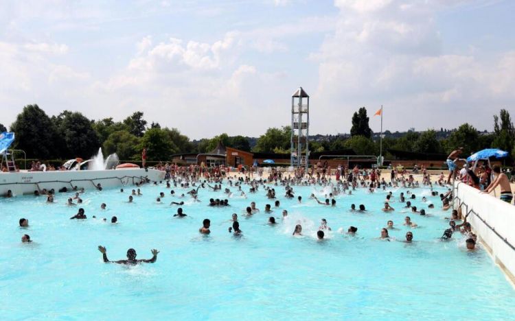 法国夏季溺水人数增加 总理要求学校加强游泳课教学