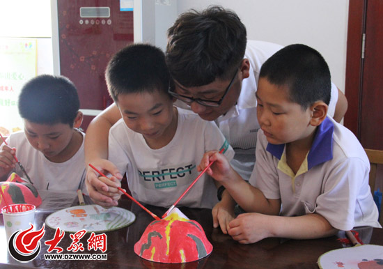 画脸谱、学礼仪、练口语 济南这个村的留守儿童暑假生活真丰富