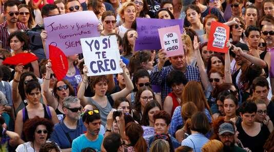 西班牙奔牛节强奸案引公愤 政府修改法律明确界定
