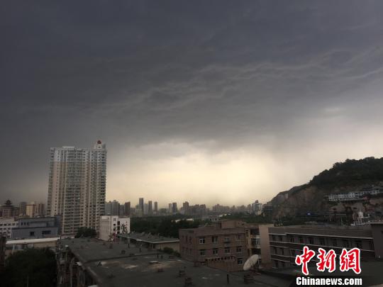 甘肃省发布暴雨红色预警 地质灾害发生风险高