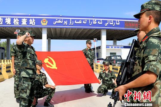新疆边防官兵用独有形式迎接即将结束的军旅生涯