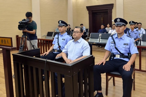 山东省粮食局原党组成员、副局长王传民受贿案一审开庭
