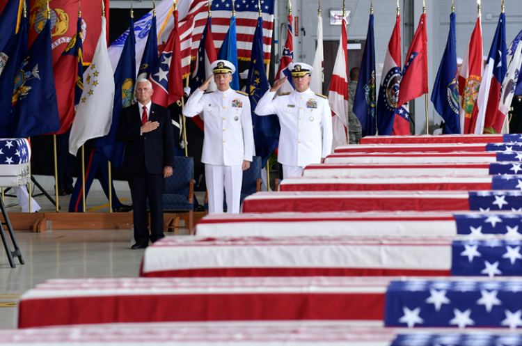美军遗骸送至夏威夷:盖棺联合国旗换成星条旗