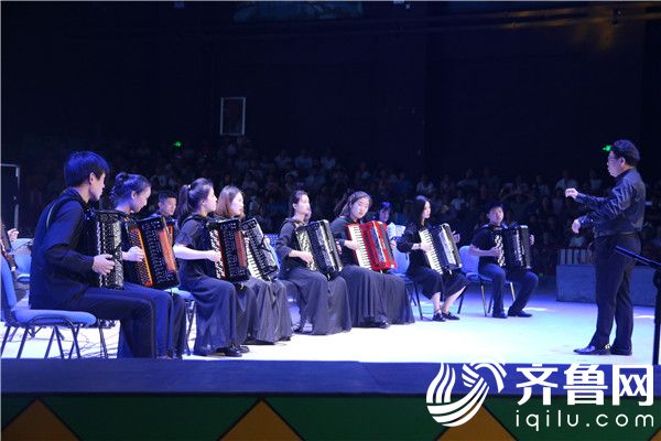 2018中国•蓬莱“鹦鹉杯”国际手风琴艺术周开幕