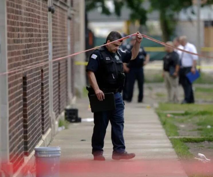 芝加哥经历暴力之夜：44人中枪5人死 其中一些事关帮派冲突