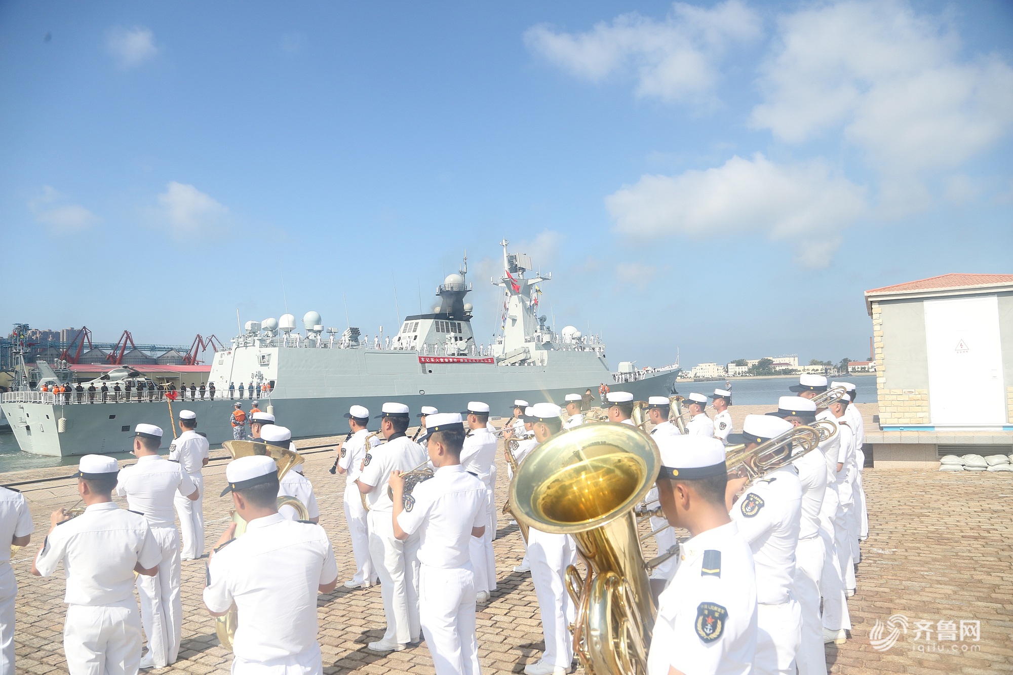 亚丁湾护航编队回来 1533601758583.jpg