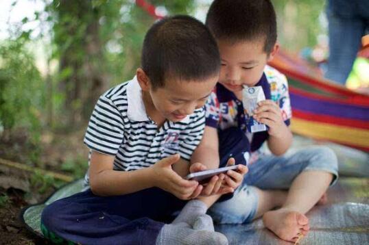 孩子在干啥?济南调查:4成多学龄前儿童有电子产品