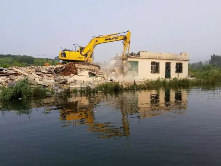 为保护水源地，济南卧虎山水库拆除8000平违建！