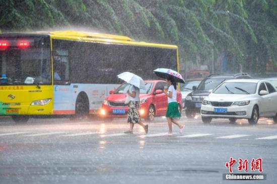 热带低压致海南普降暴雨 多地交通受影响江河水涨