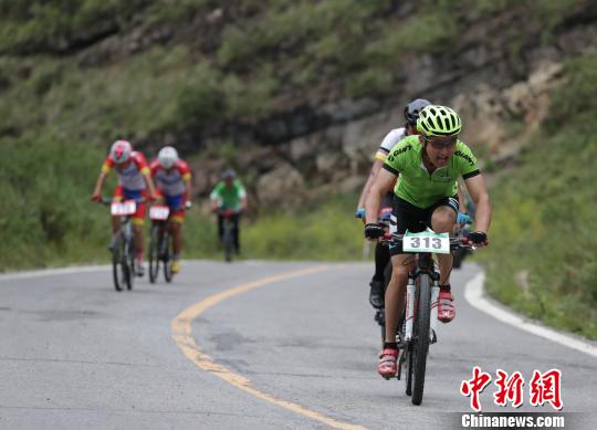 环六盘山国际自行车邀请赛开赛 7国近600人参加