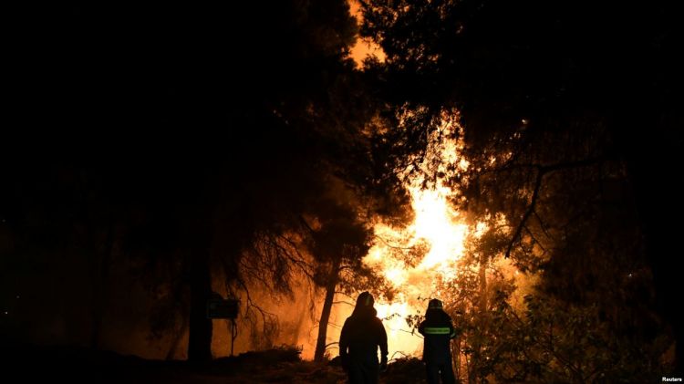 希腊再爆发山火：两个村子民众疏散 暂时未有伤亡报告