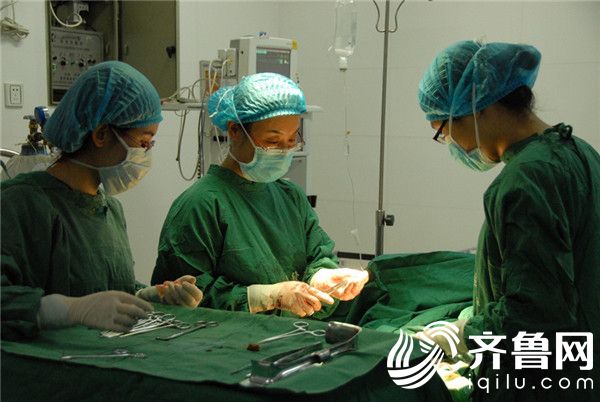 烟台业达医院妇科成功开展首例经脐单孔腹腔镜技术