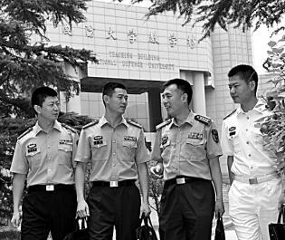 中国推进军事人员现代化：从以量取胜到以质取胜