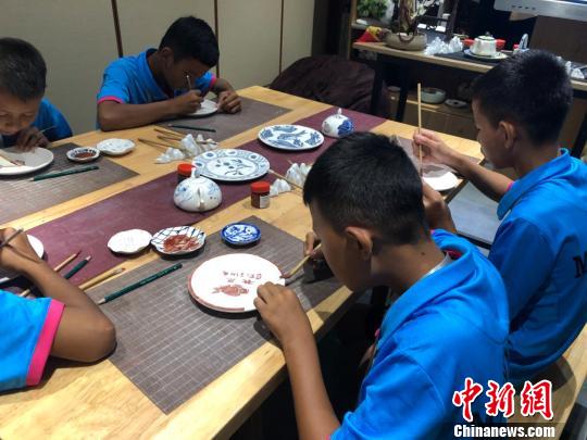 王家瑞看望参加“宋庆龄杯”中国-东盟青少年足球友谊赛球员
