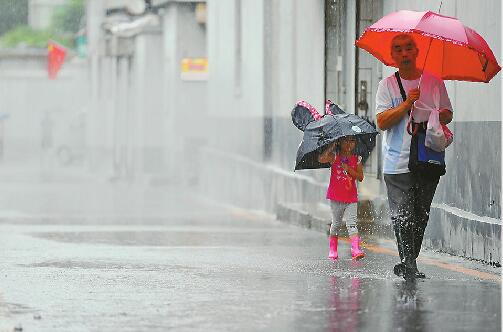 “温比亚”还没经过济南就远程掀起一场大暴雨
